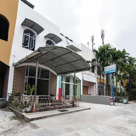 Oyo 90897 Hotel Sepupu Satria Pekanbaru Dış mekan fotoğraf