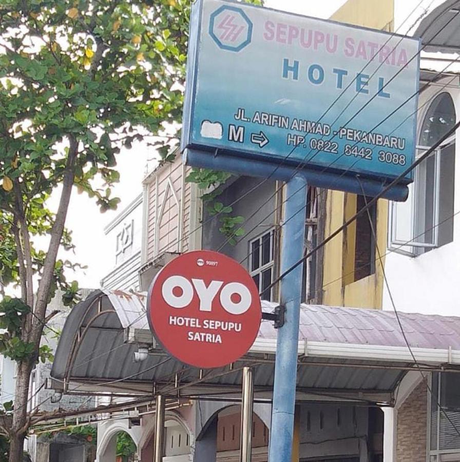 Oyo 90897 Hotel Sepupu Satria Pekanbaru Dış mekan fotoğraf